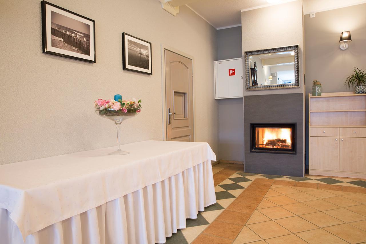 Osrodek Wczasowy Dagmor Bed and Breakfast Ustka Esterno foto